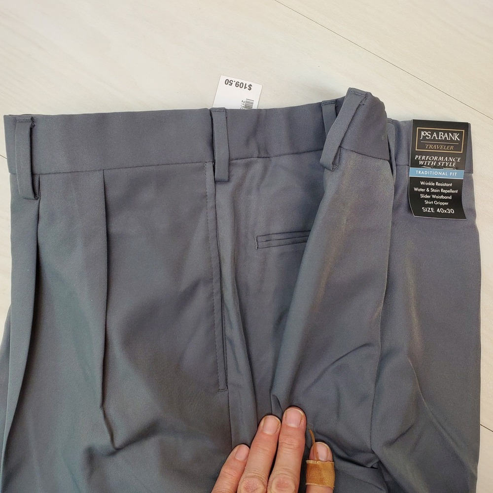 Jos A Bank Traveler Performance Dress Pants Mens 40x30 Grey Pleated Ivy League